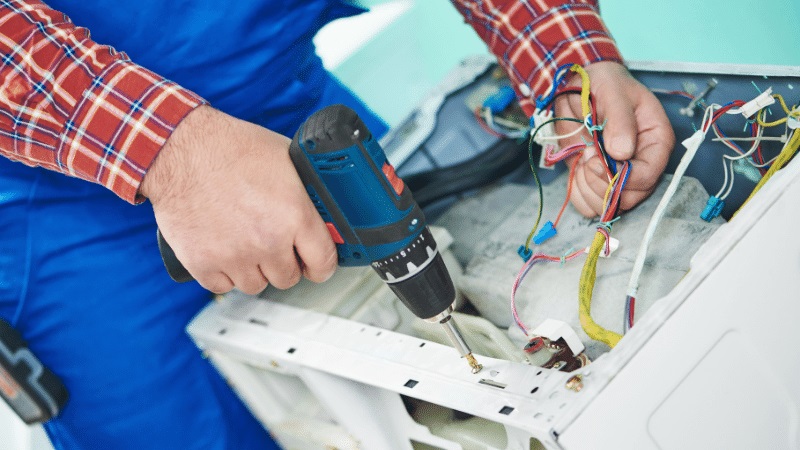 Çekmeköy Mitsubishi Mitsubishi çamaşır makinesi kart tamiri – Su almama arızası orijinal parça ile giderildi. - Teknik servis örneği